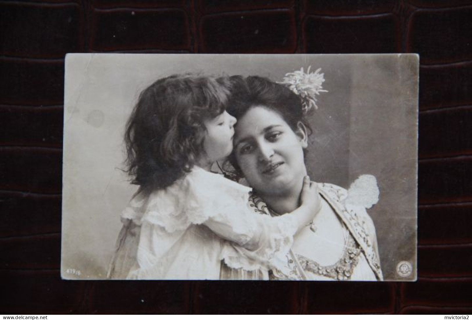 Petite Fille Et Sa Maman - Portraits