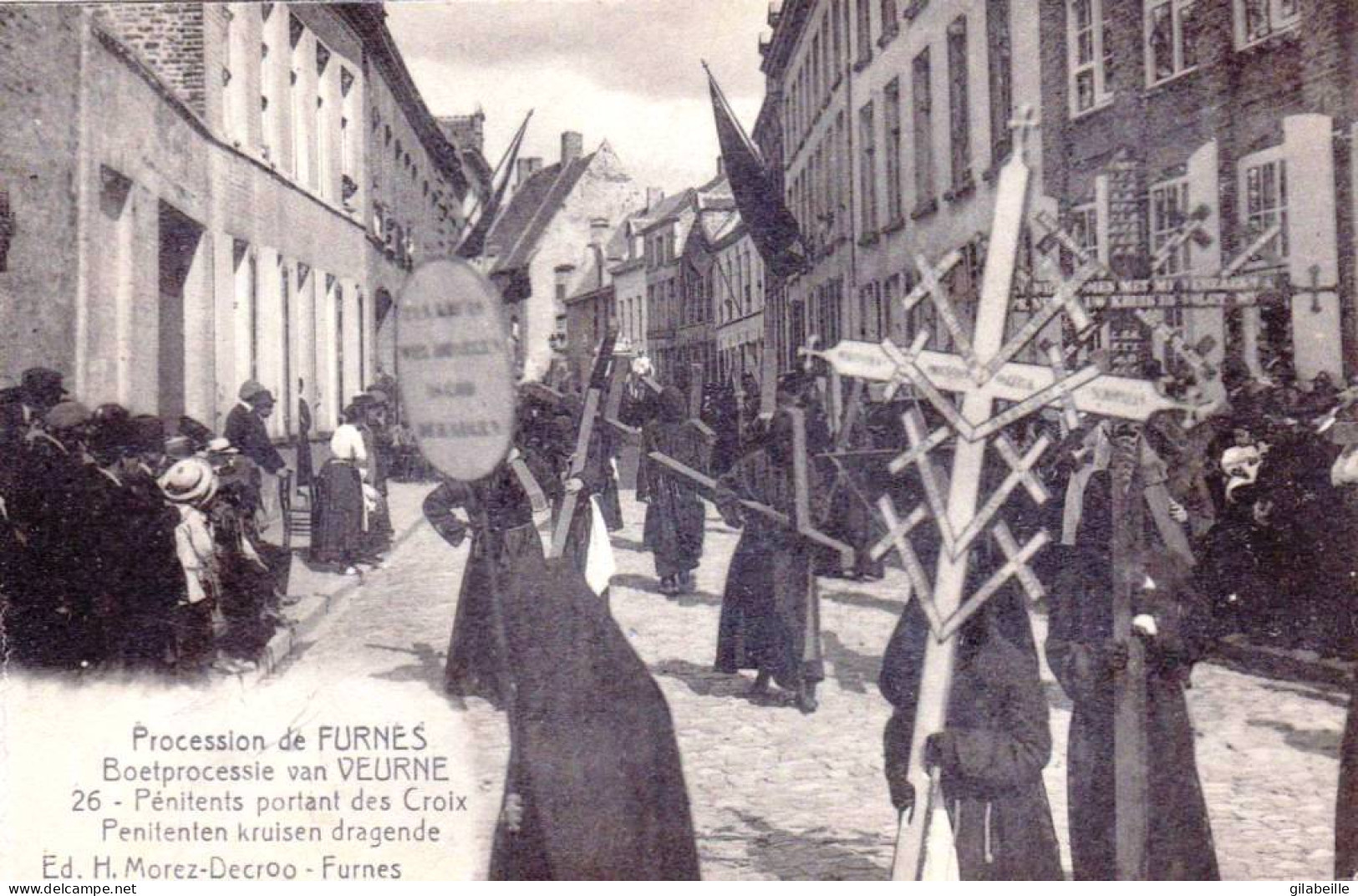  Procession De FURNES - Penitents Portant Des Croix -  Boetprocessie Van VEURNE - Penitenten Kruisen Dragende - Veurne