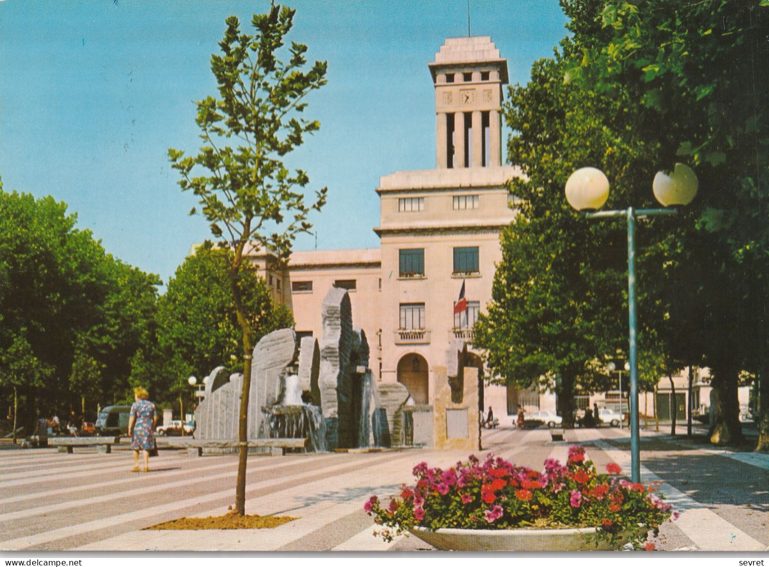 MONTREUIL. - L'Hôtel De Ville. CPM - Montreuil