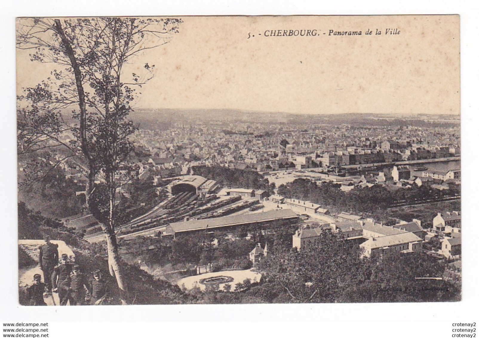 50 CHERBOURG N°5 Panorama De La Ville Militaires à Gauche Voies Ferrées Triage Wagons Gare VOIR DOS - Cherbourg