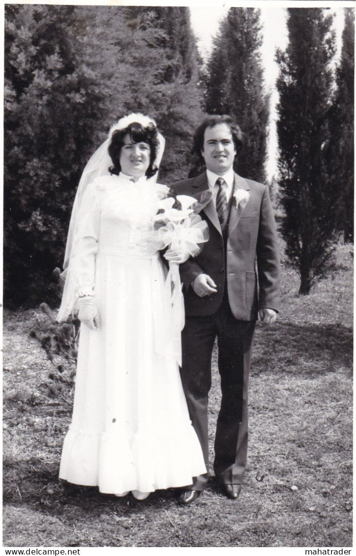 Old Real Original Photo - Wedding Groom Bride In The Open - Ca. 12.5x8.4 Cm - Personnes Anonymes