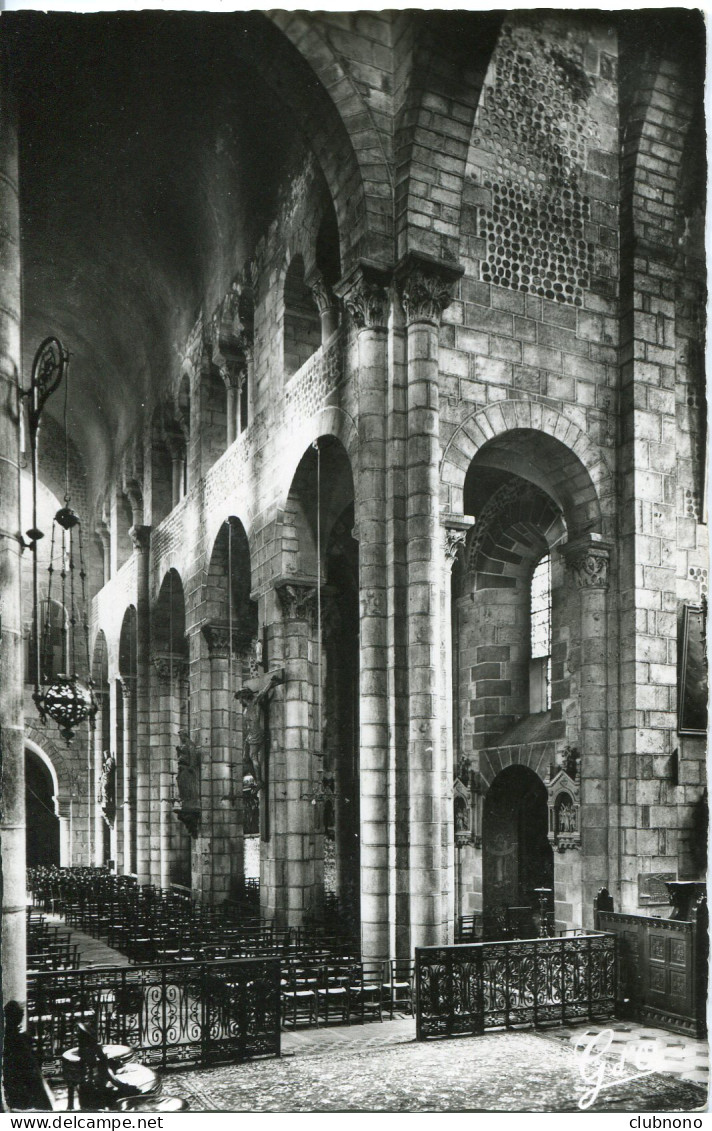 CPSM - CLERMONT-FERRAND - BASILIQUE NOTRE-DAME DU PORT - PERSPECTIVE SUR LE TRANSEPT  (RARE) - Clermont Ferrand