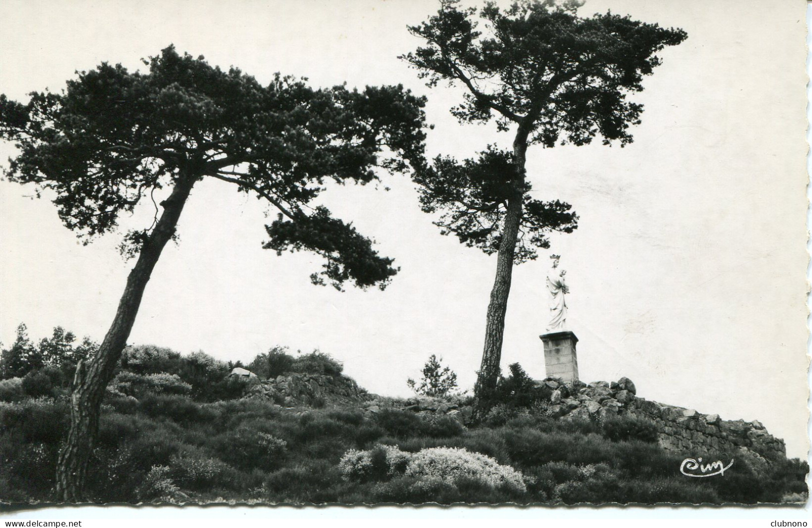 CPSM - SAINT-JEAN-SOLEYMIEUX - LA MADONE (RARE) - Saint Jean Soleymieux