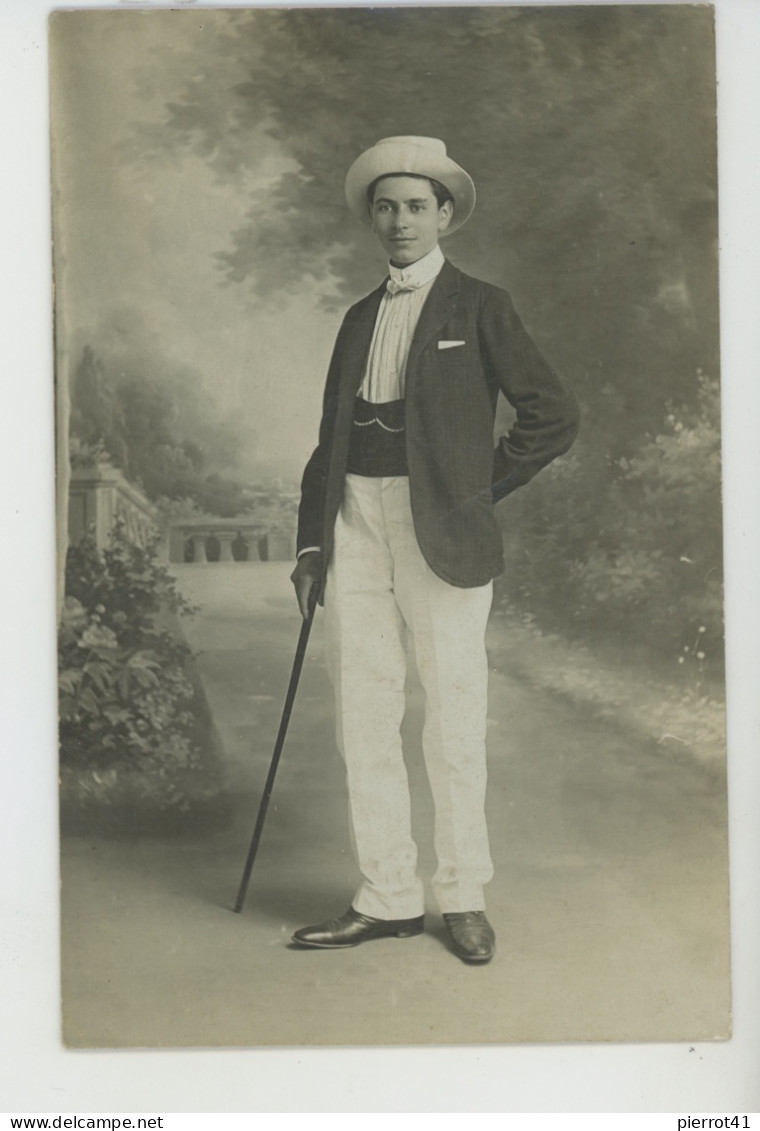 TOURS - Belle Carte Photo Portrait Jeune Homme Avec Chapeau Et Canne Début XXème - Photo A. CHARROUIN à Tours - Tours