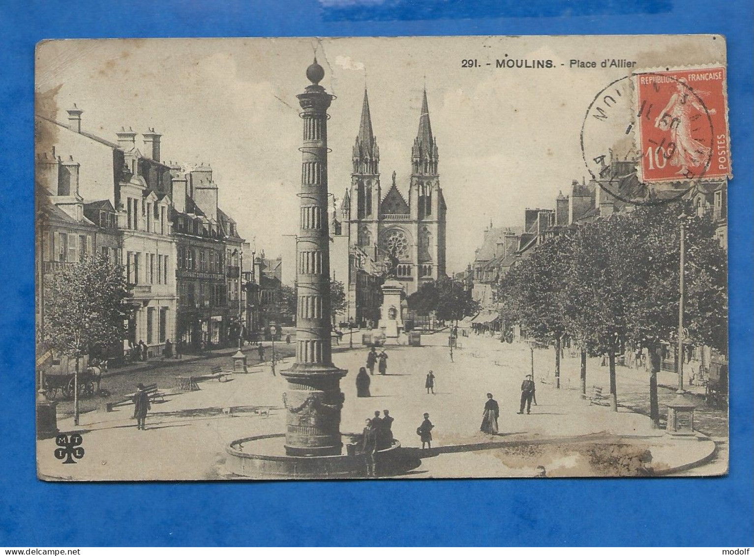 CPA - 03 - Moulins - Place D'Allier - Animée - Circulée - Moulins