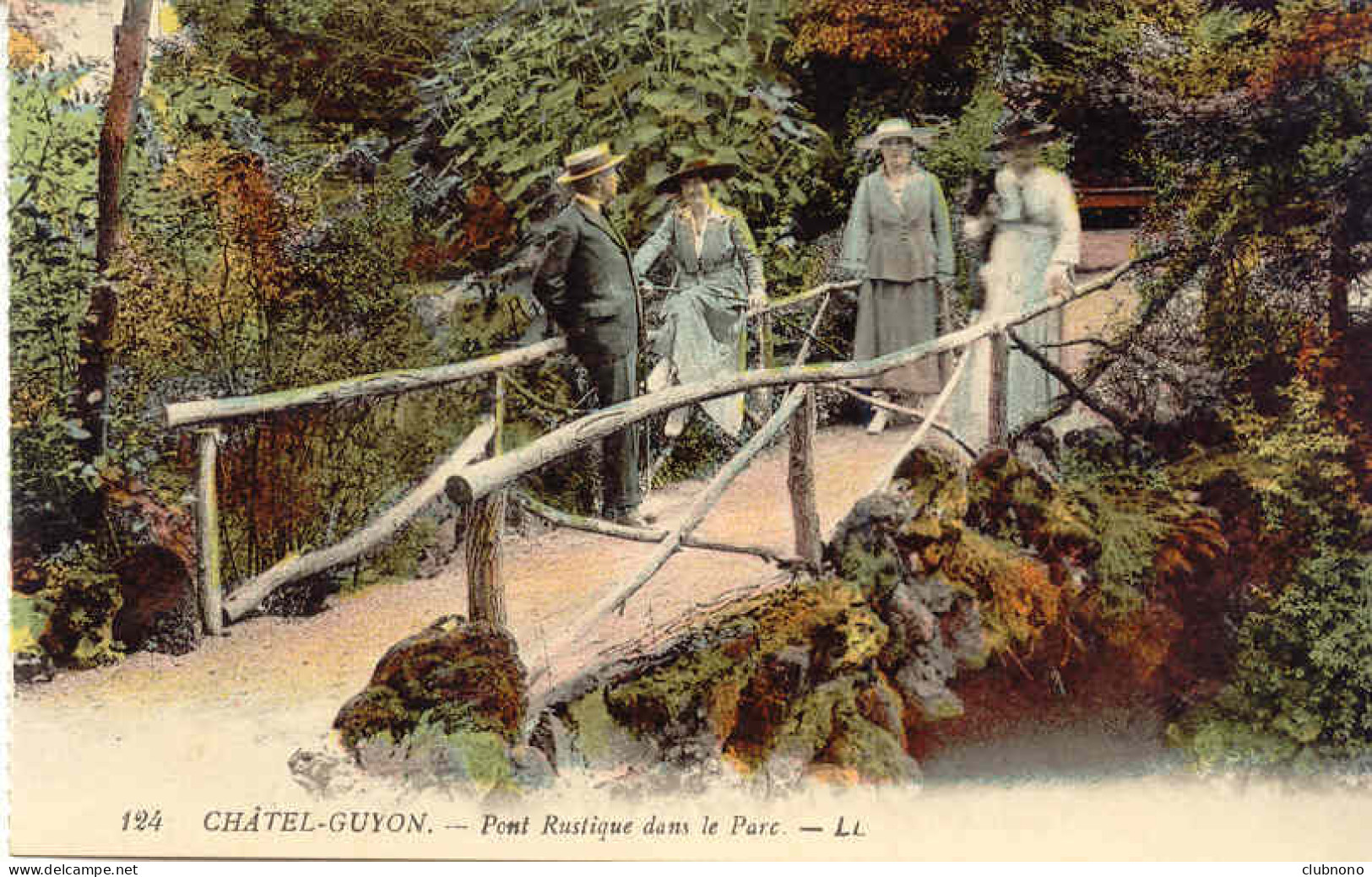 CPA - CHATEL-GUYON - PONT RUSTIQUE DANS LE PARC (RARE CARTE AVEZC BELLE ANIMATION) - Châtel-Guyon