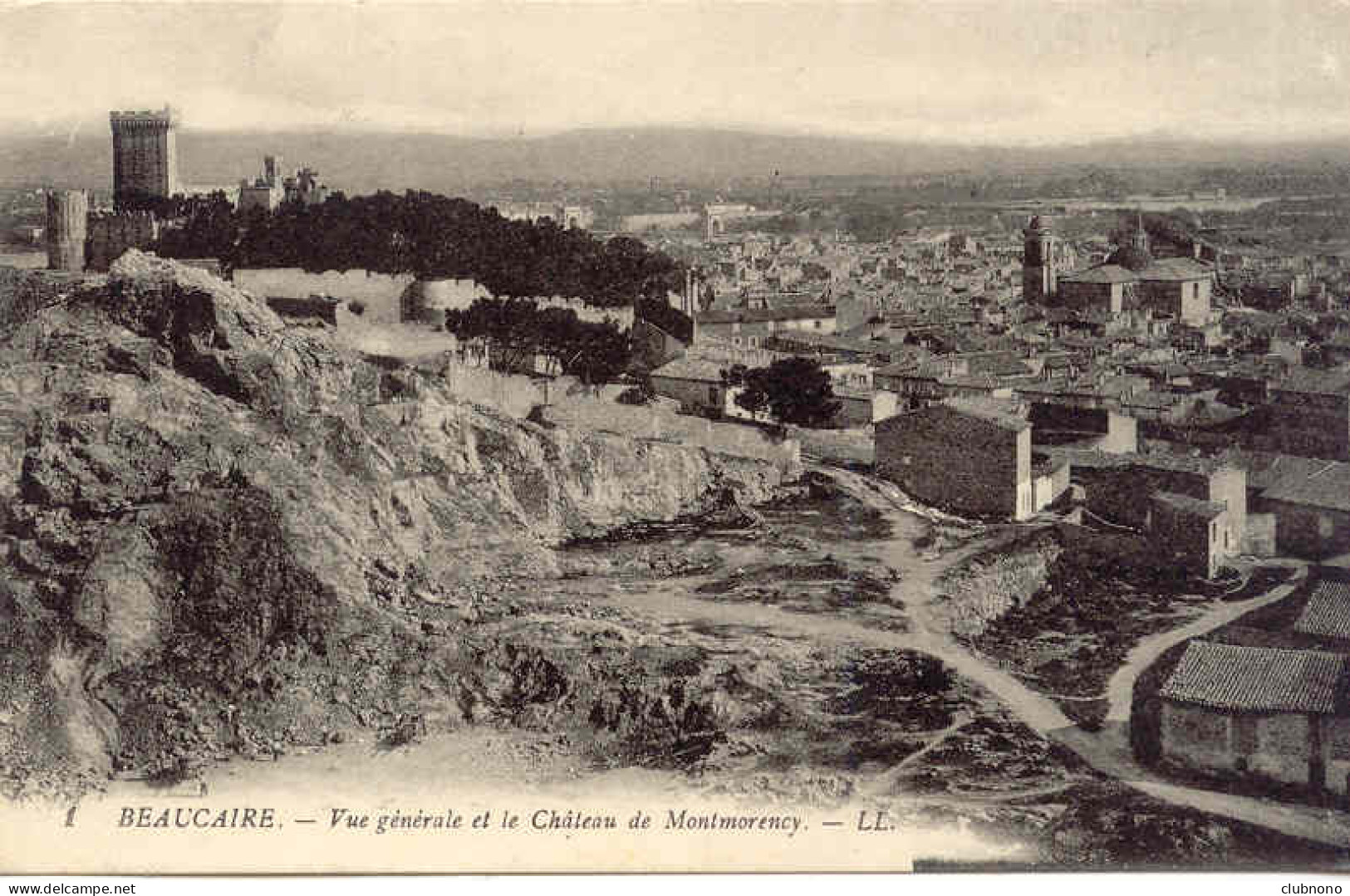 CPA - BEAUCAIRE - VUE GENERALE ET CHATEAU DE MONTMORENCY - Beaucaire