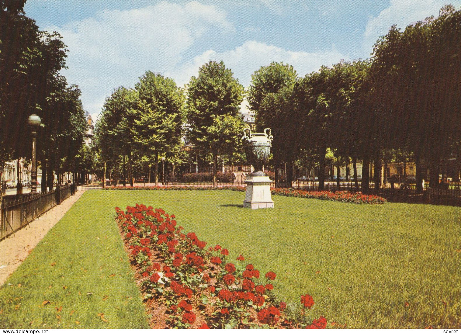 CLICHY SUR SEINE. - Place Des Martyrs De L'Occupation. CPM - Otros & Sin Clasificación