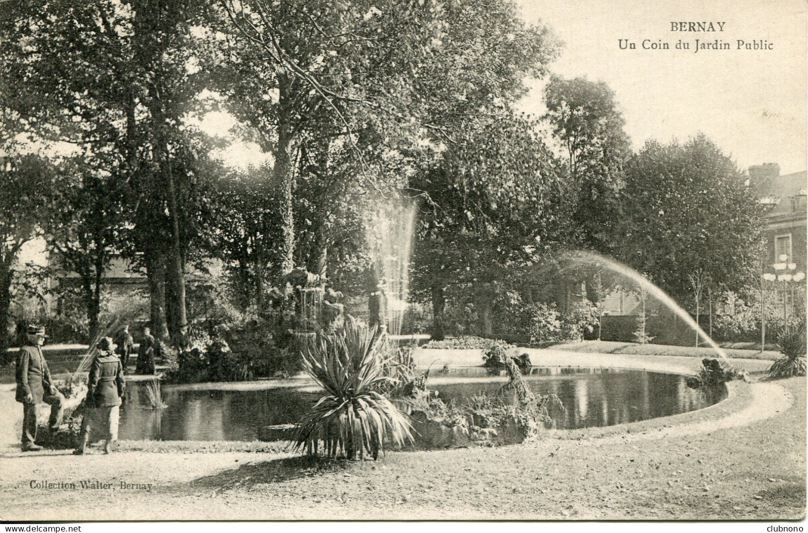 CPA - BERNAY - UN COIN DU JARDIN PUBLIC - Bernay