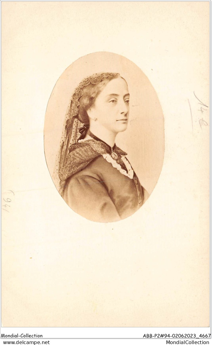 ABBP2-94-0102 - Portrait D'une Femme Dans Un Medaillon - Fontenay Sous Bois