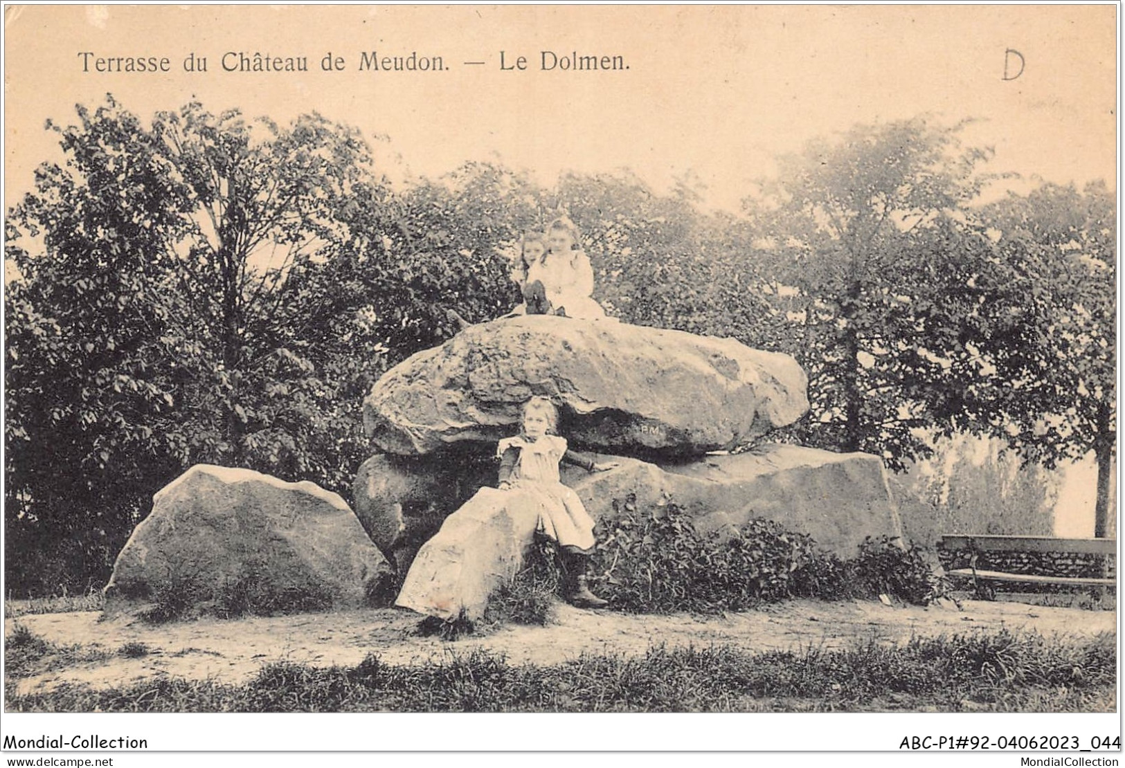 ABCP1-92-0023 - Terrasse Du Château De MEUDON - Le Dolmen - Meudon