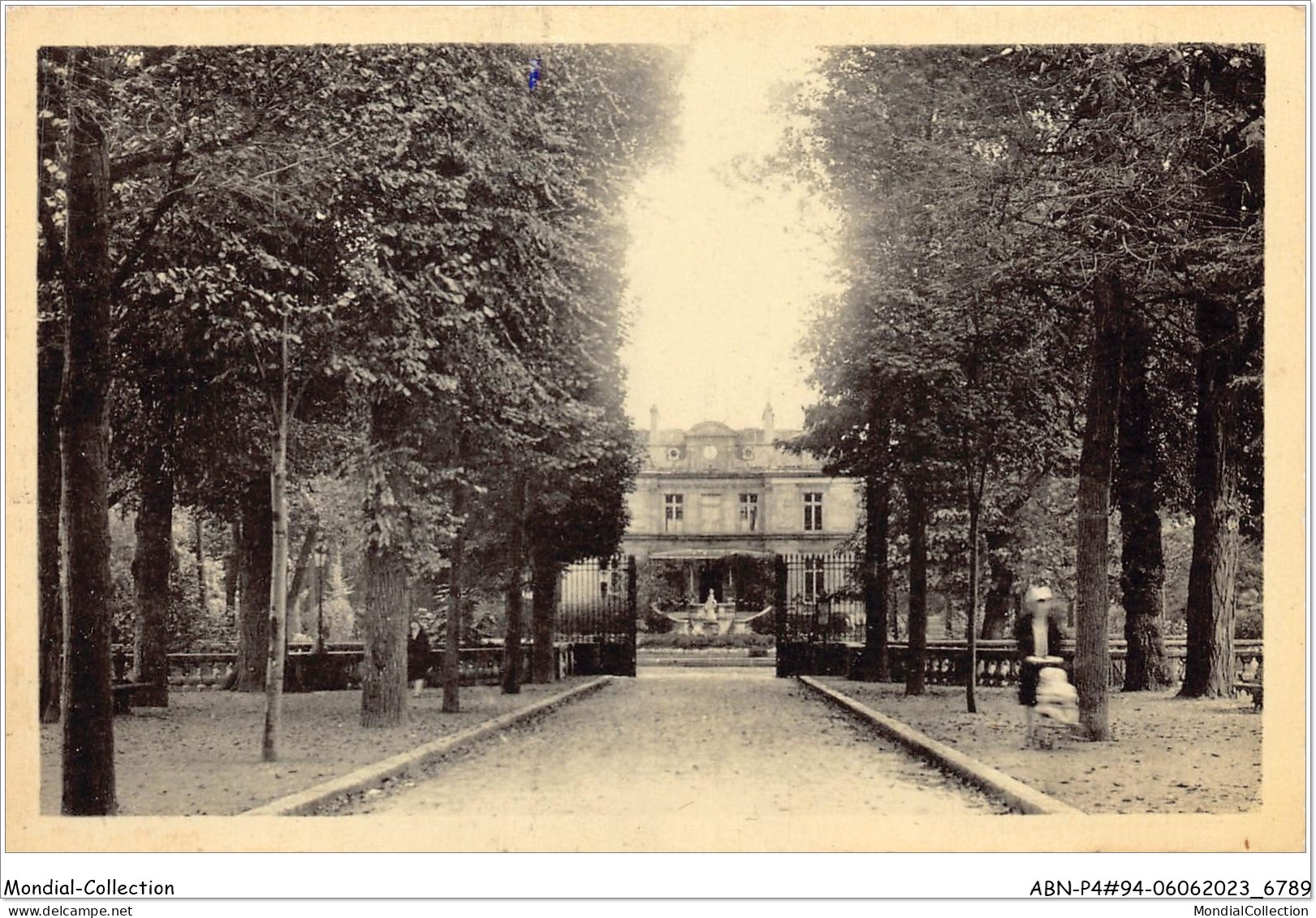 ABNP4-94-0323 - CHOISY-LE-ROI - Entrée De La Mairie Et Du Parc - Choisy Le Roi