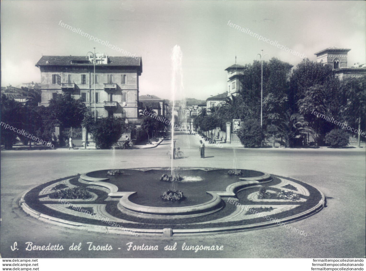 Ag483 Cartolina S.bendetto Del Tronto Fontana Sul Lungomare Ascoli Piceno - Ascoli Piceno