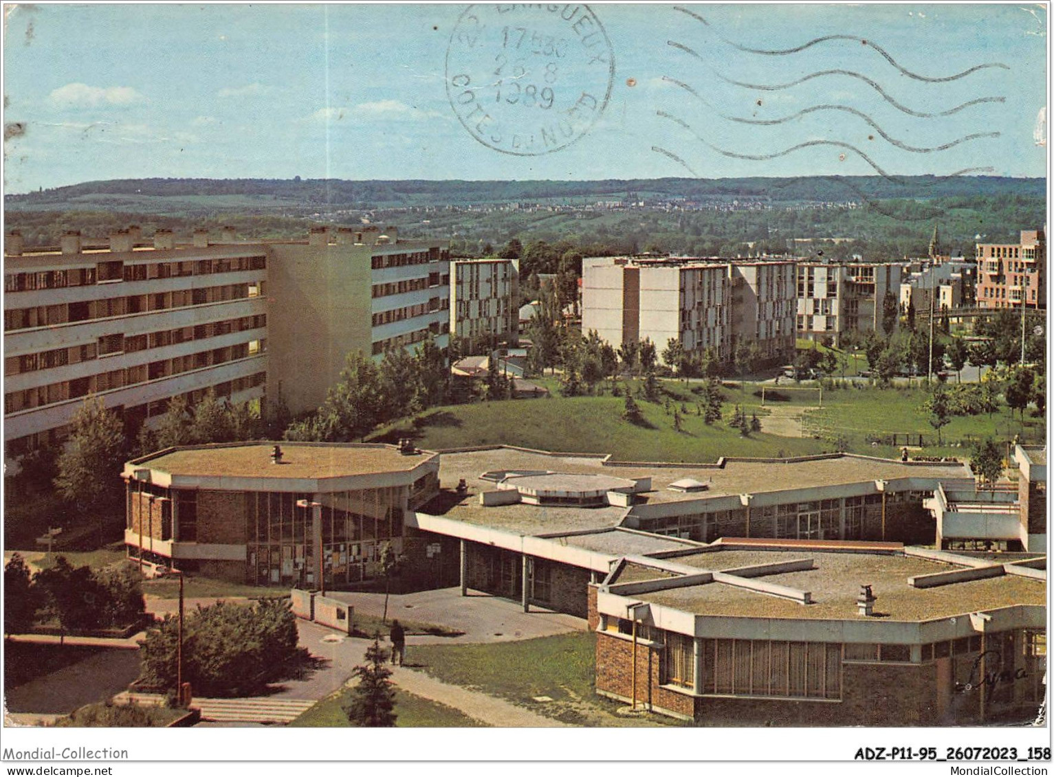 ADZP11-95-0924 - CERGY - Ecole Primaire Des Chênes - Maison De Quartier Des Chênes - Au Fond La Croix Petit - Cergy Pontoise