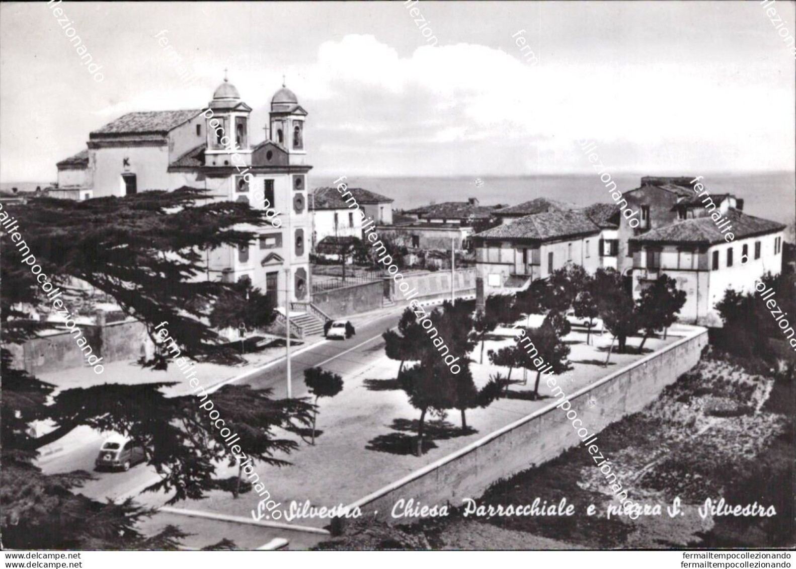 Aq588 Cartolina S.silvestro Chiesa Parrocchiale E Piazza Provincia Di Pescara - Pescara