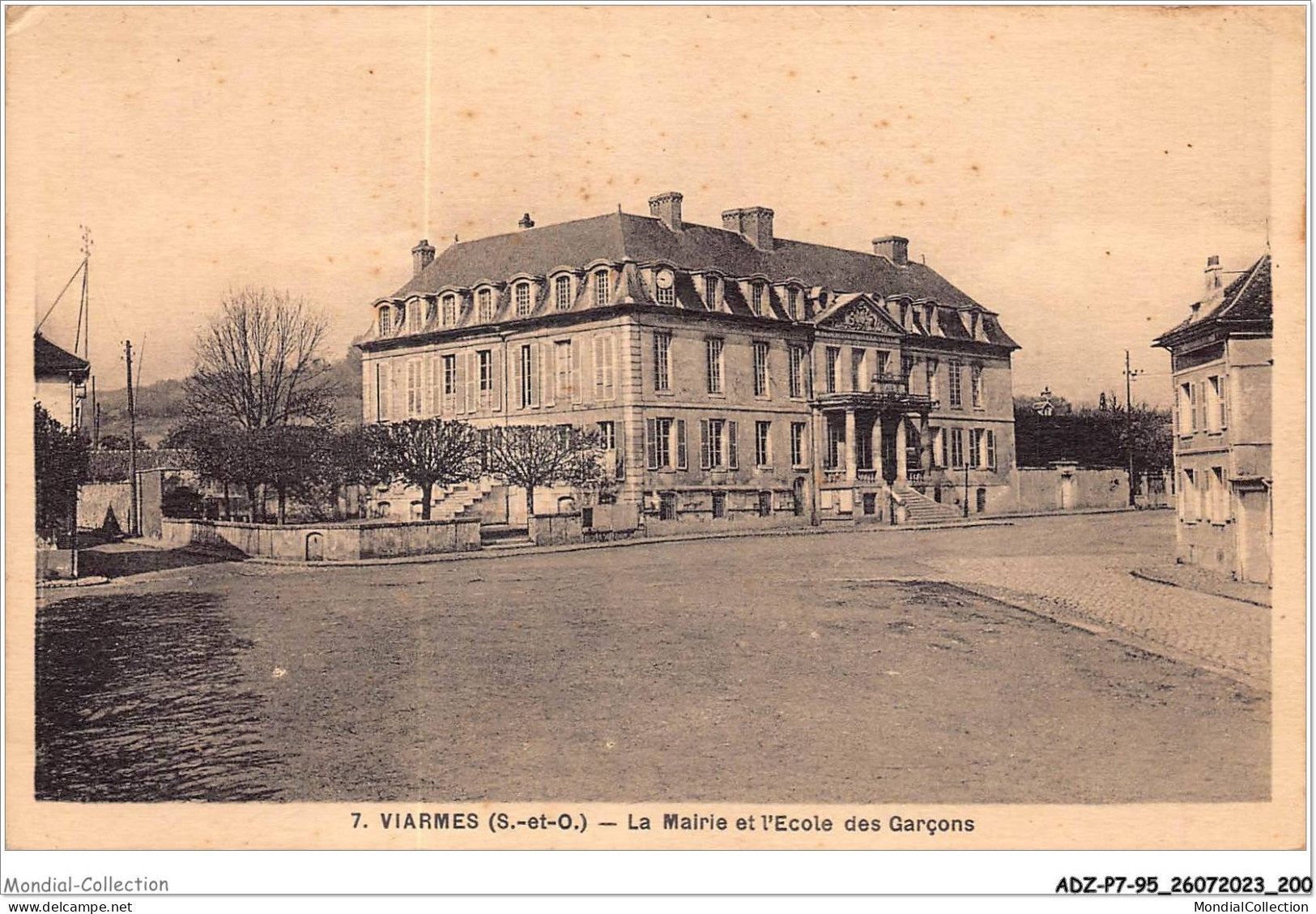 ADZP7-95-0542 - VIARMES - La Mairie Et L'ecole Des Garçons - Viarmes