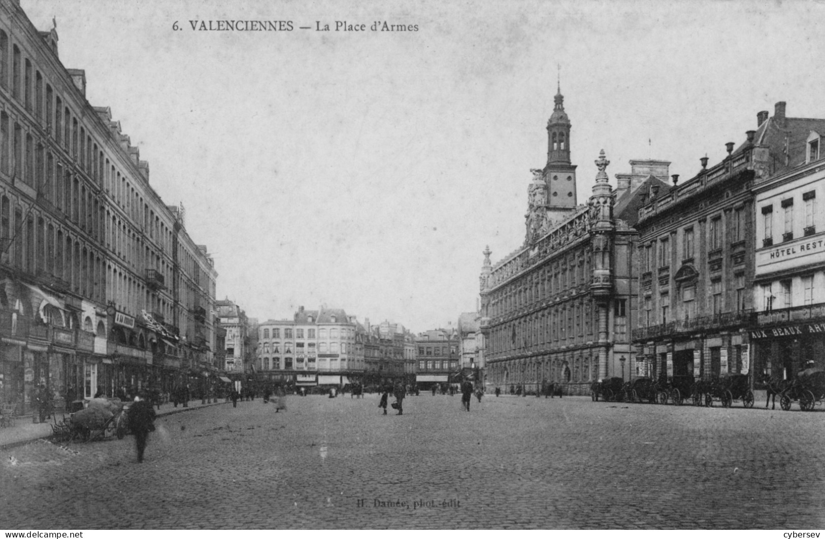 VALENCIENNES - La Place Des Armes - Animé - Valenciennes