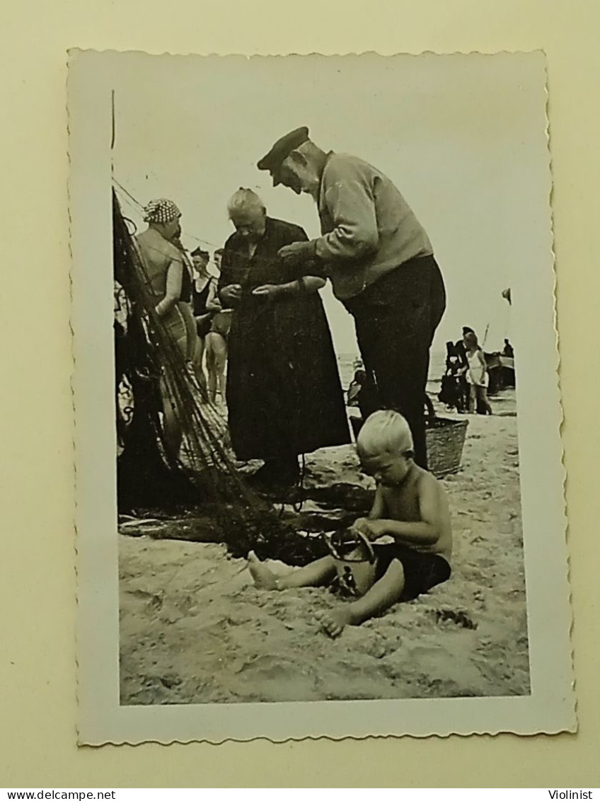 Germany - An Old Sailor And His Wife Mending A Fishing Net - Photo Max, Seebad Ahlbeck - Places