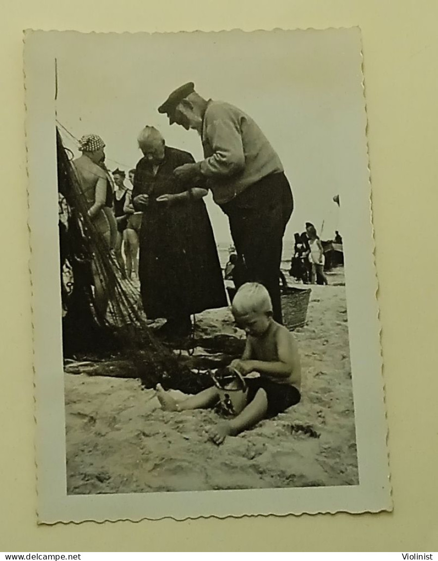 Germany - An Old Sailor And His Wife Mending A Fishing Net - Photo Max, Seebad Ahlbeck - Lieux