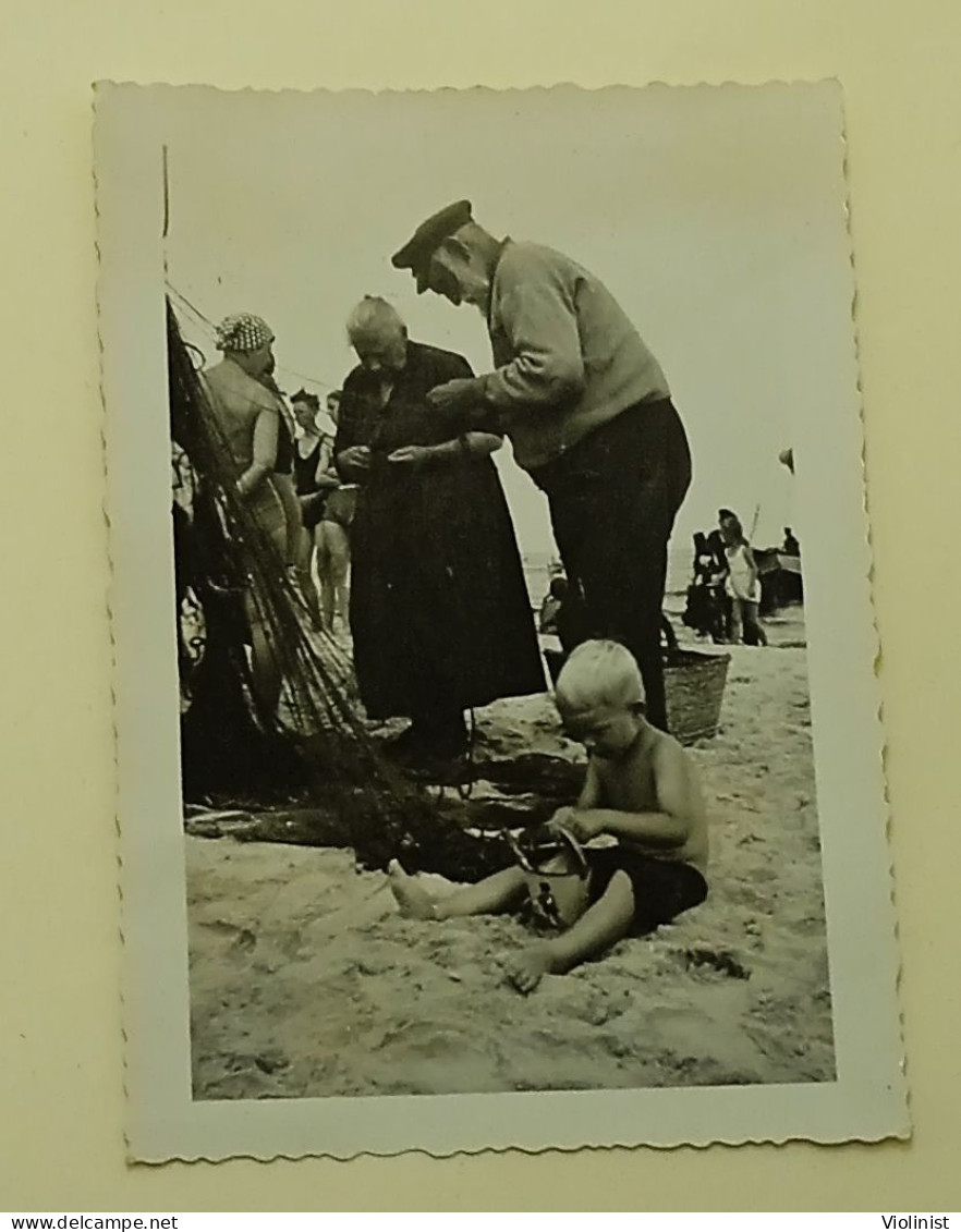 Germany - An Old Sailor And His Wife Mending A Fishing Net - Photo Max, Seebad Ahlbeck - Lieux