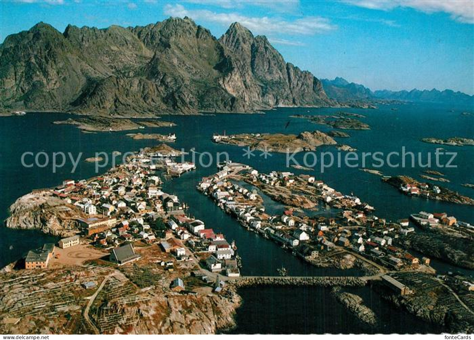 13604829 Henningsvaer Fliegeraufnahme Henningsvaer - Noruega