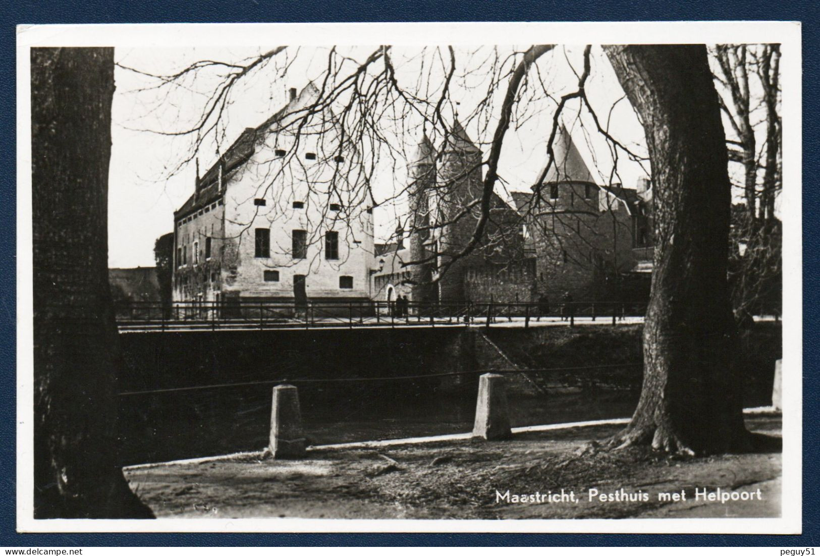 Maastricht. Pesthuis Met Helpoort. Papeterie Et Moulin à Eau Sur Le Jeker En Face De L'ancienne Porte (1230). 1959 - Maastricht