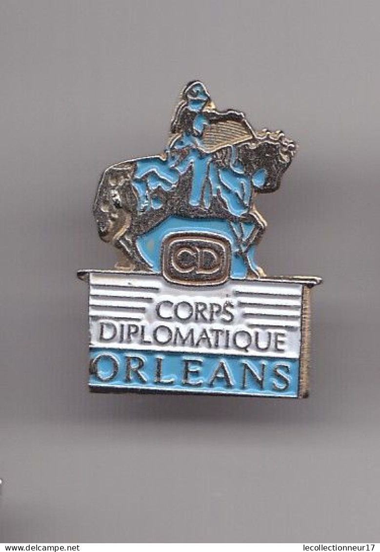 Pin's CD Corps Diplomatique Orléans  Dpt 45 Cavalier Sur Son Cheval   Réf 7299JL - Städte