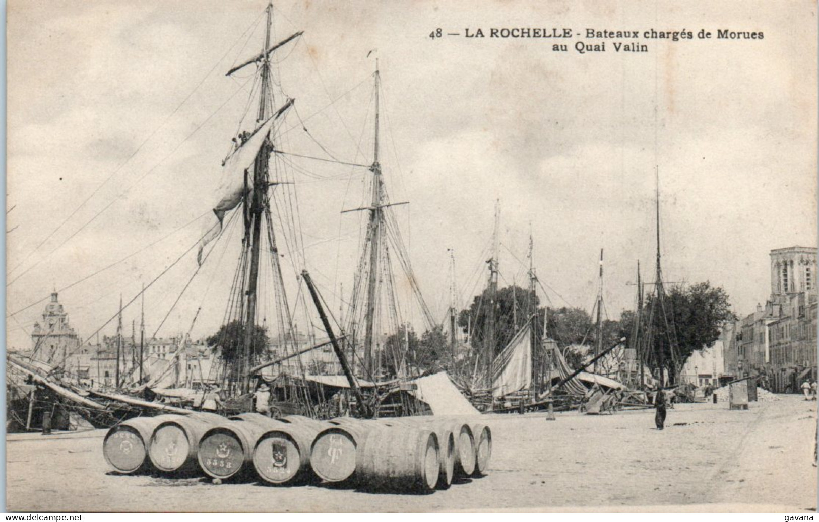 17 LA ROCHELLE - Bateaux Chargés De Morue Au Quai Valin - La Rochelle
