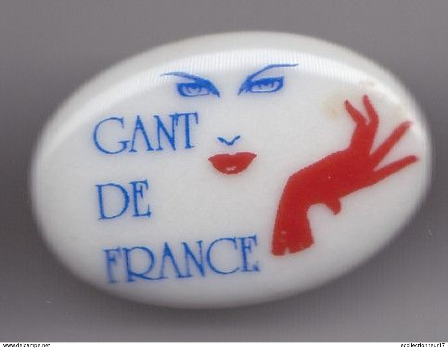 Pin's En Porcelaine Gant De France Réf 7687JL - Otros & Sin Clasificación
