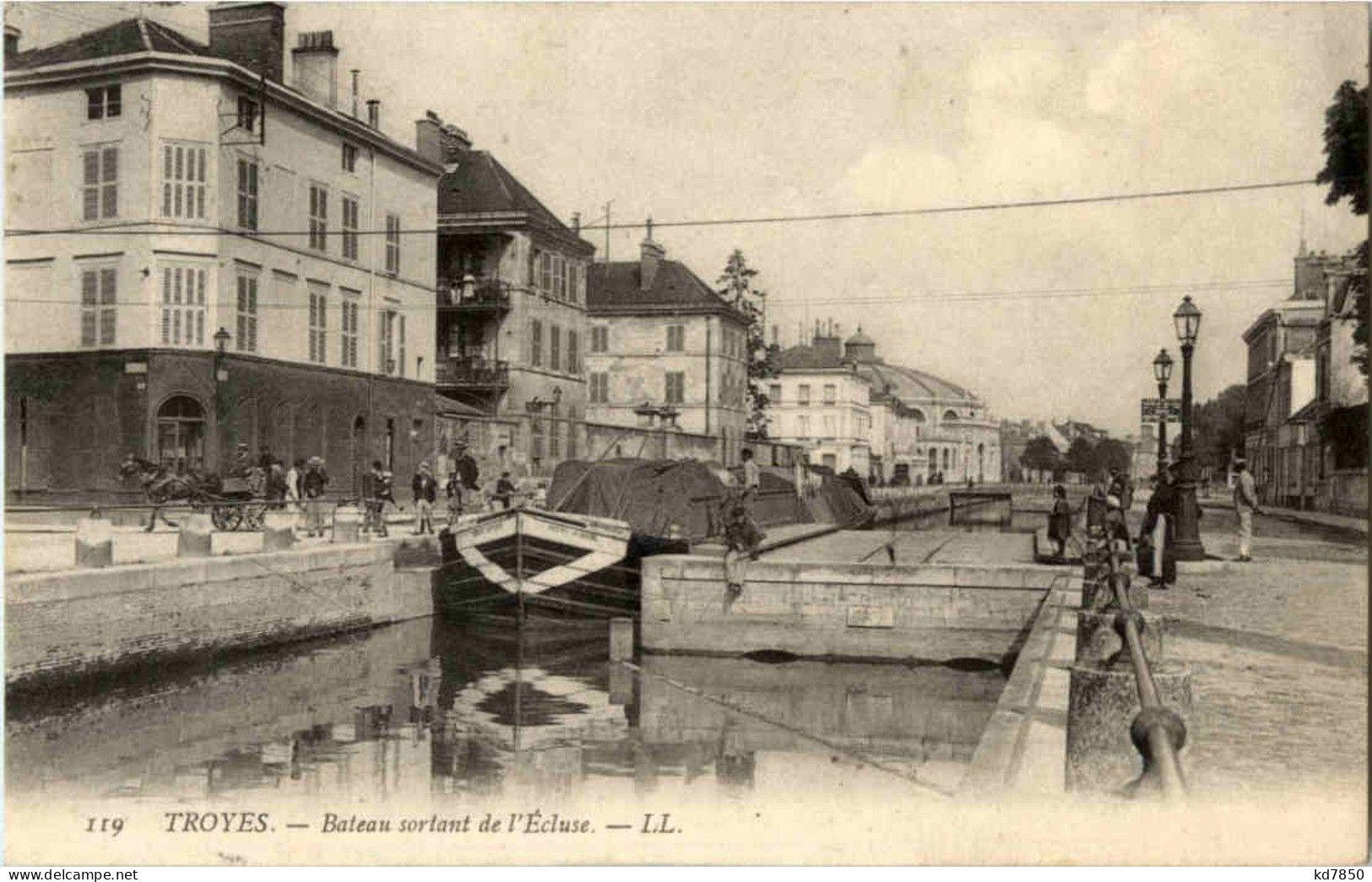 Troyes - Bateau Sortant De L Ecluse - Altri & Non Classificati