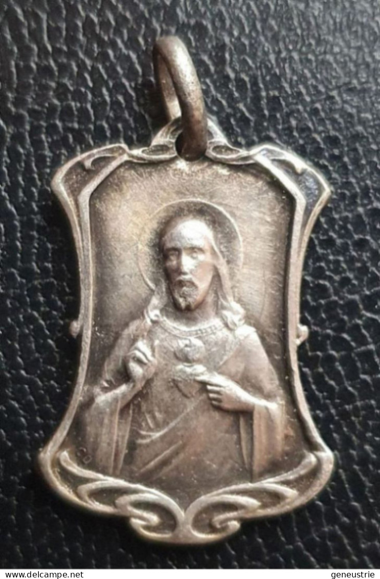 Pendentif Médaille Religieuse Argenté Début XXe (Art Nouveau) "Sainte Thérèse-de-l'Enfant Jésus / Jésus Christ" - Religion & Esotérisme