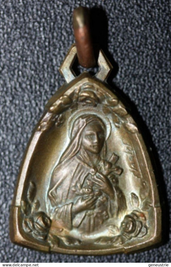 Pendentif Médaille Religieuse Bronze Art Nouveau (vers 1900) "Ste Thérèse De L'Enfant Jésus / Lisieux" Graveur: Tarlet - Religion & Esotericism