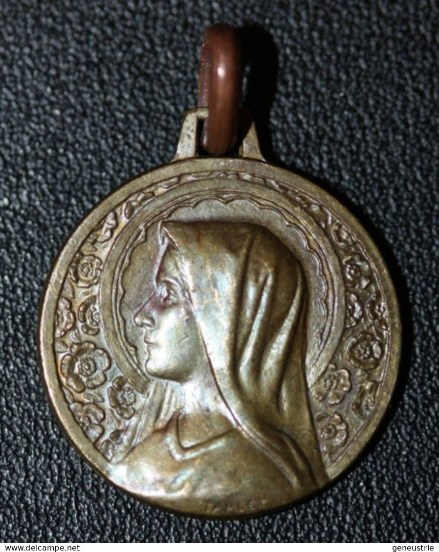 Beau Pendentif Médaille Religieuse Bronze Art Nouveau (vers 1900) "Vierge Marie" Graveur: Tarlet - Religione & Esoterismo