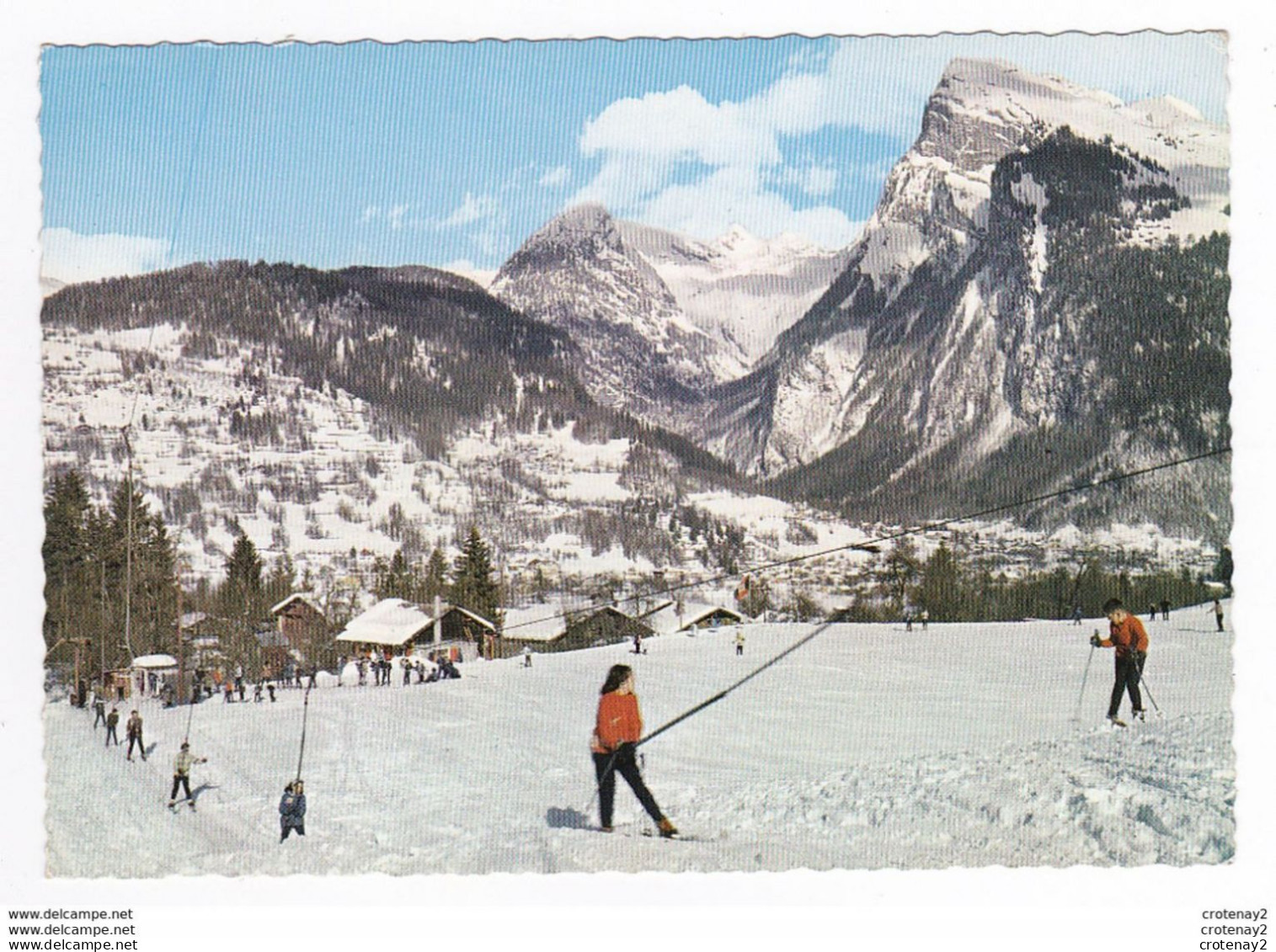 74 SAMOËNS N°1 Vue Générale Depuis Les Pistes Le CRIOU Skieuse Skieurs Tire Fesses VOIR DOS Et Flamme En 1967 - Samoëns