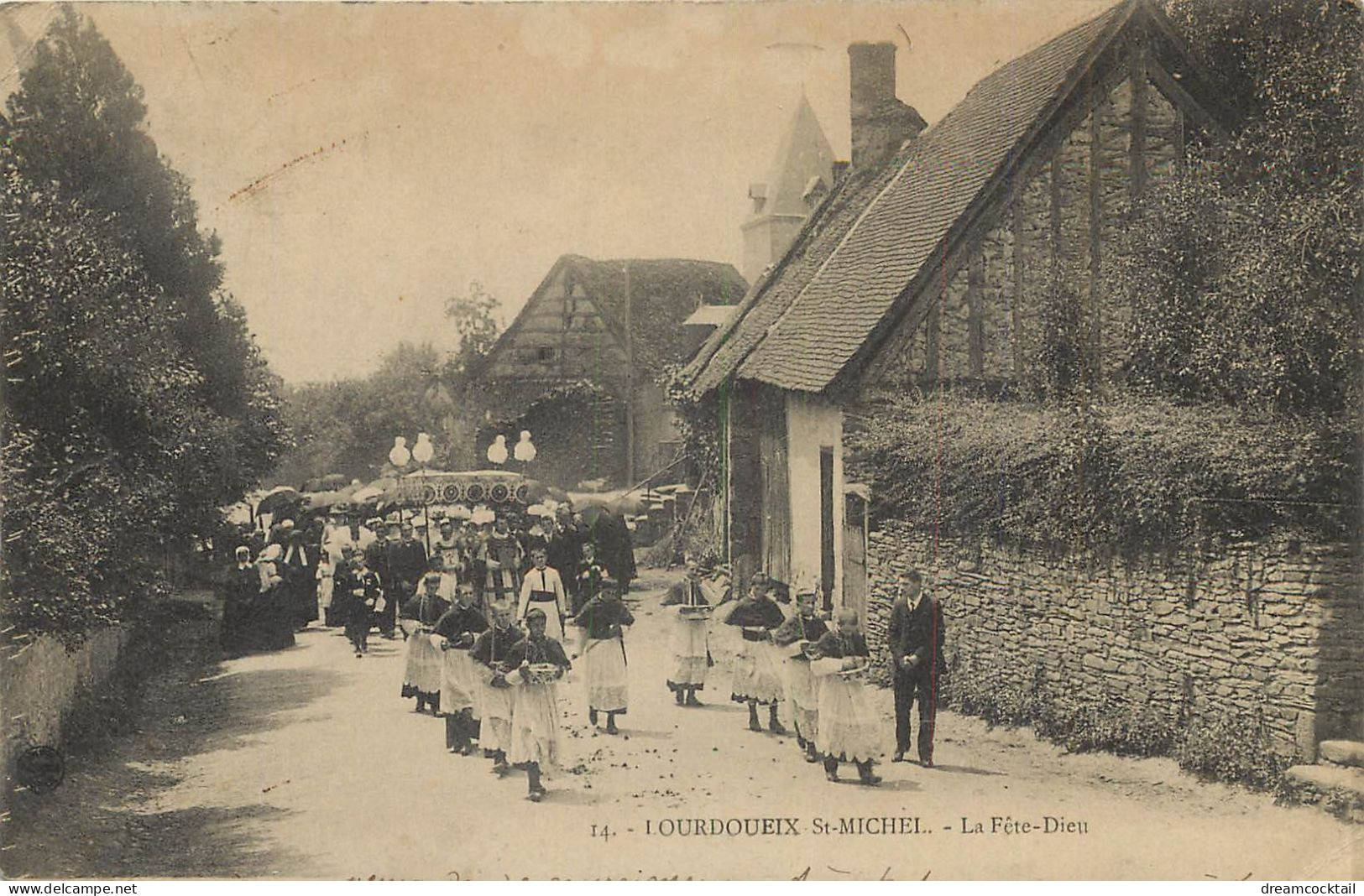 36 LOURDOUEIX SAINT-MICHEL. La Fête-Dieu Vers 1910 (carte Rare Sur Delcampe)... - Other & Unclassified