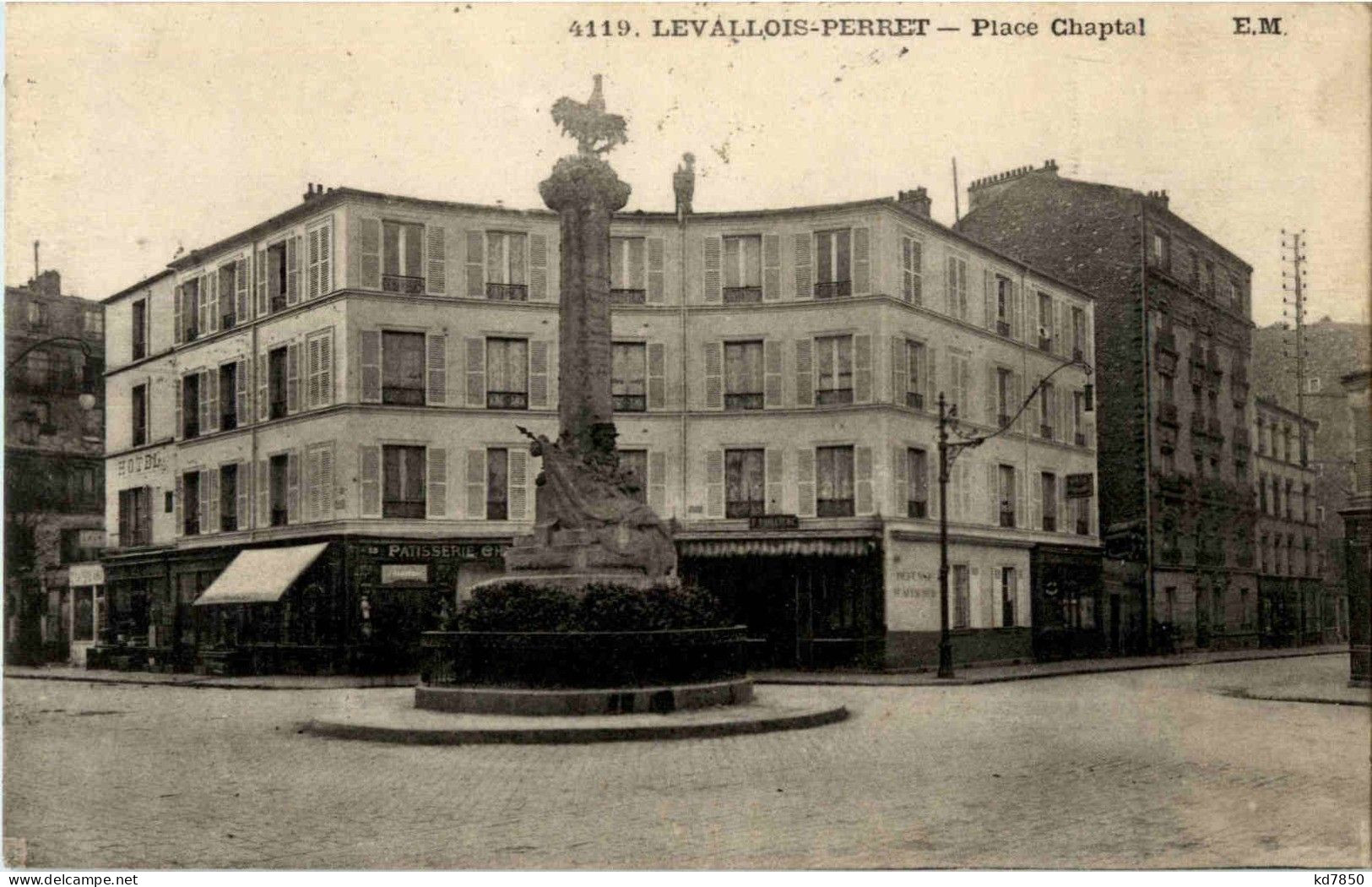 Lavallois Perret - Place Chaptal - Levallois Perret