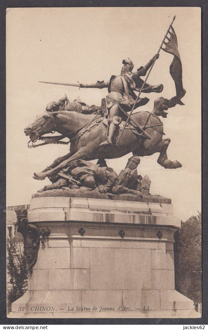 124385/ CHINON, La Statue De Jeanne D'Arc - Chinon