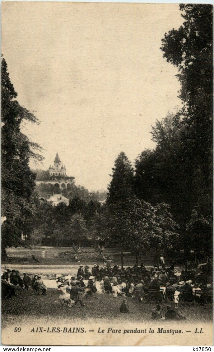 Aix Les Bains - Le Parc Pendant La Musique - Aix Les Bains