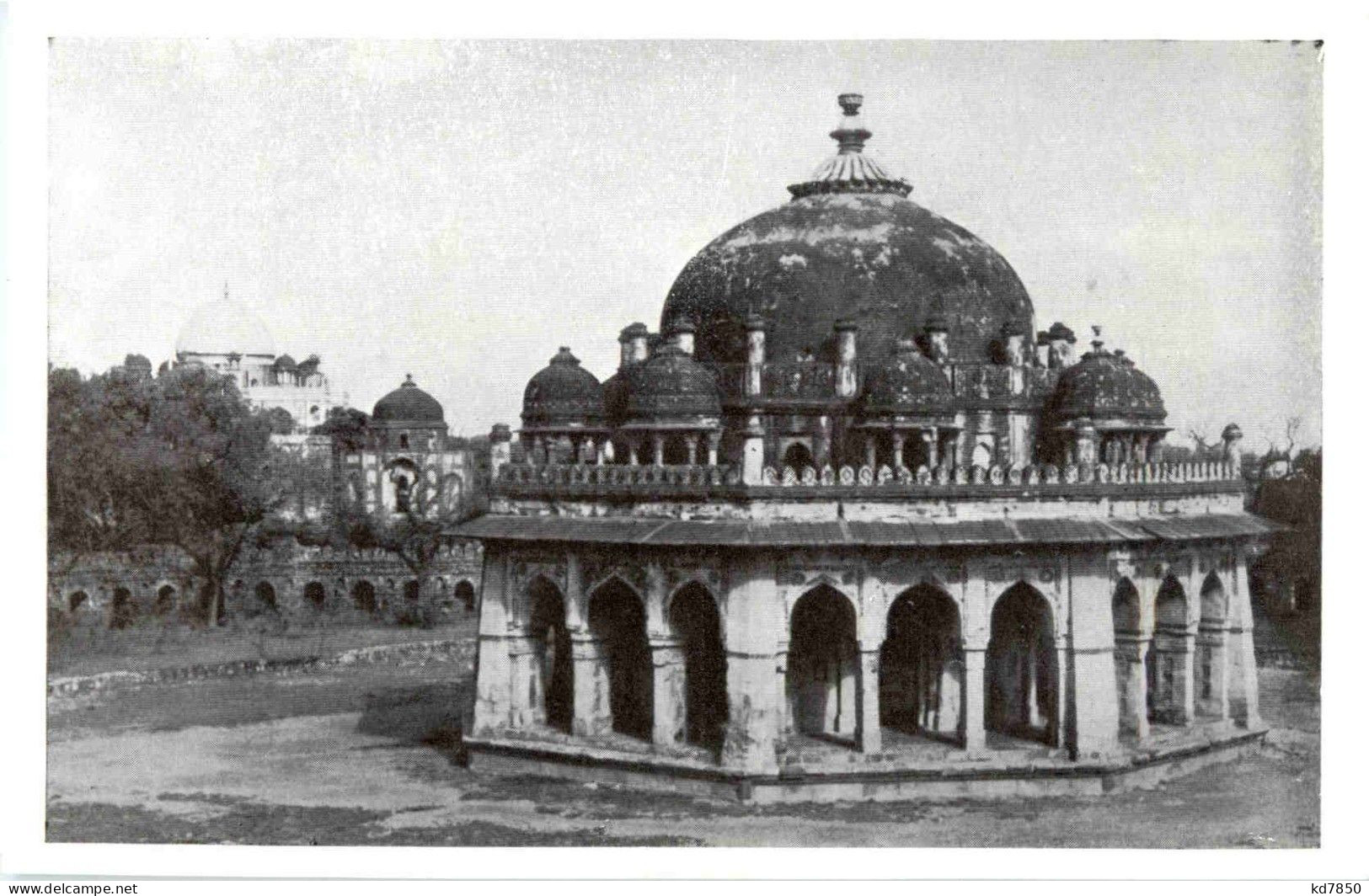 Delhi - Isa Khans Tomb - India