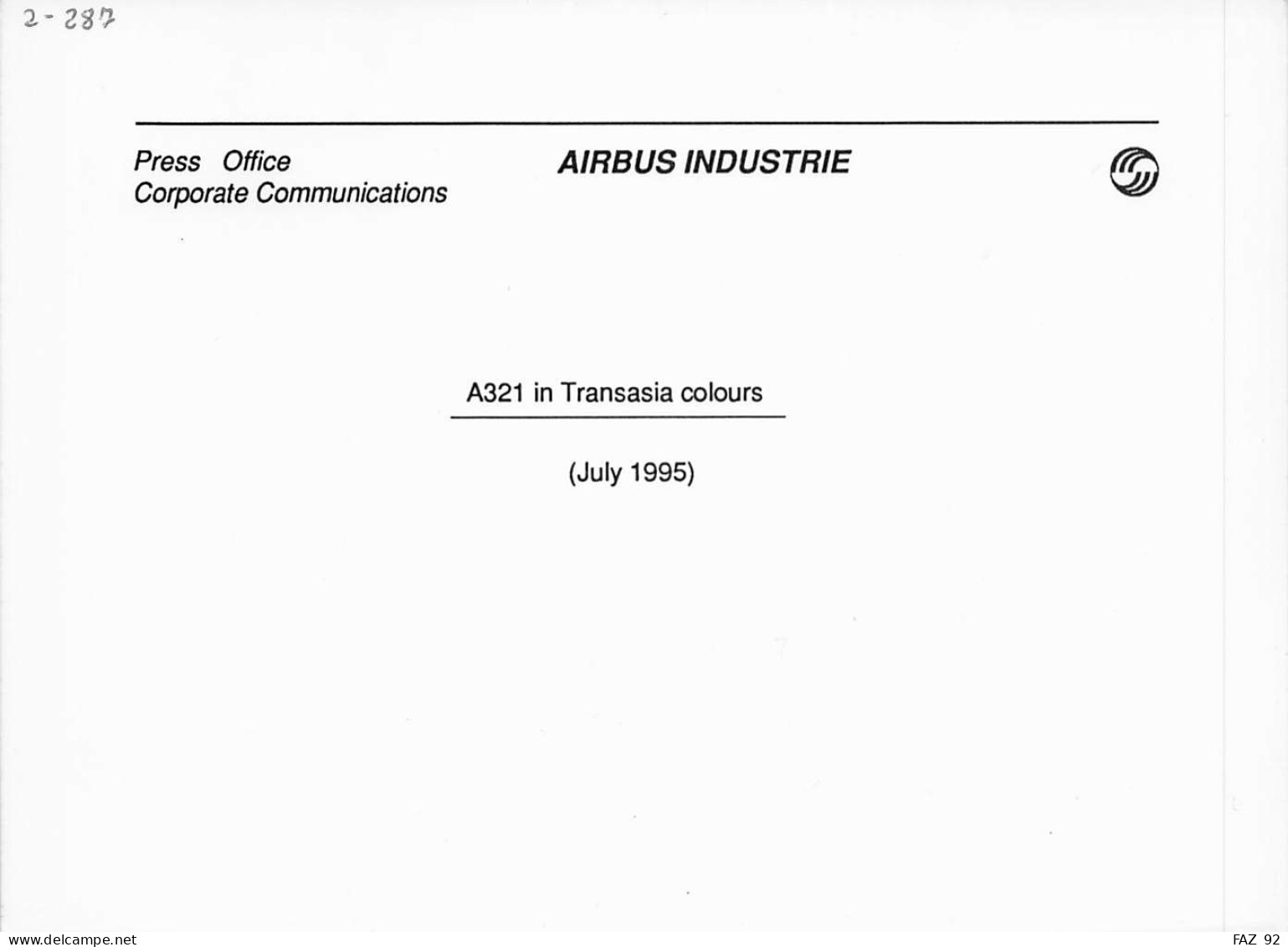 Airbus A321 In Transasia Colours - +/- 180 X 130 Mm. - Photo De Presse - Aviación