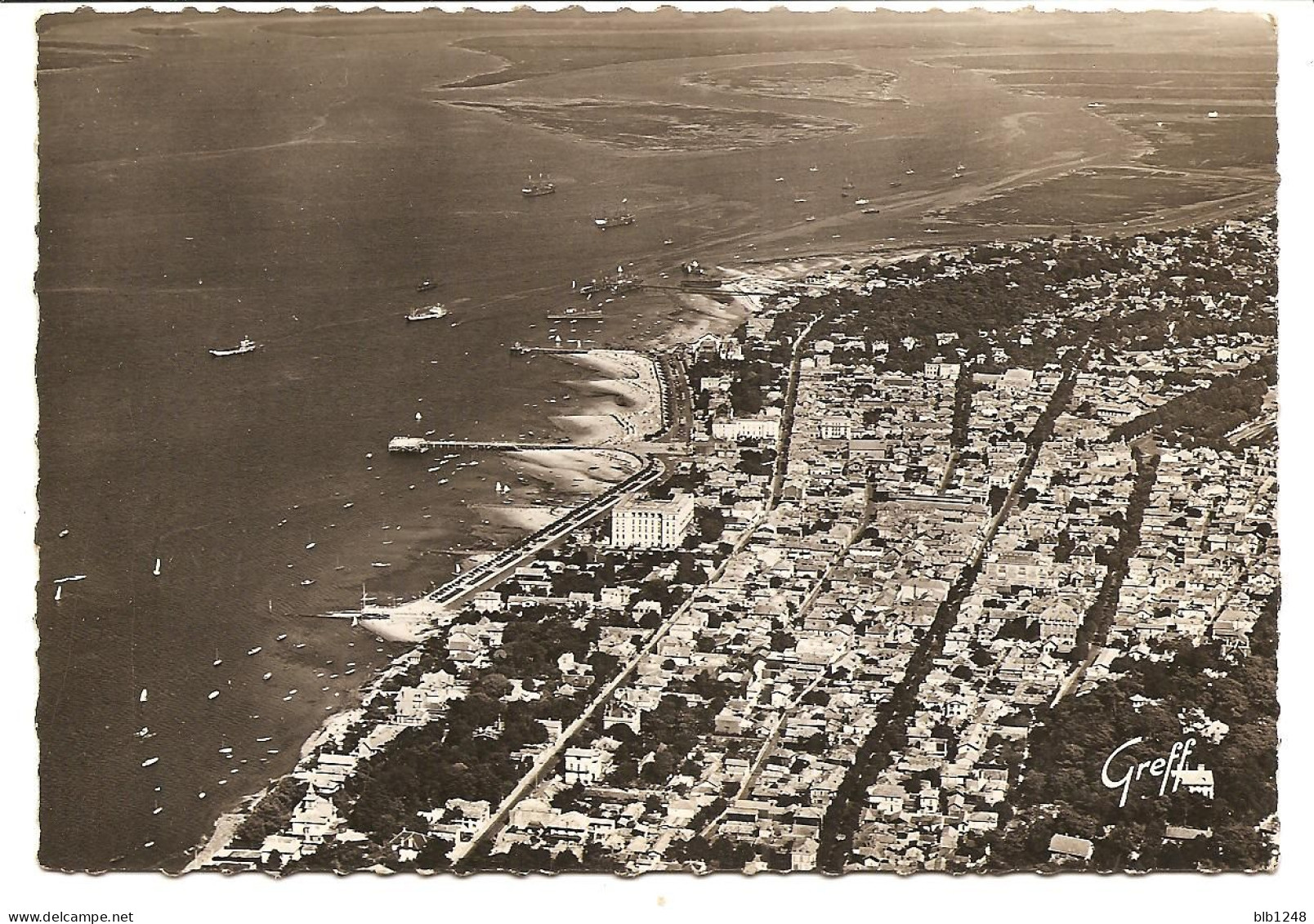 [33] Gironde > Arcachon Vue Aerienne De La Ville Au Premier Plan La Jetee De La Croix Des Marins - Arcachon