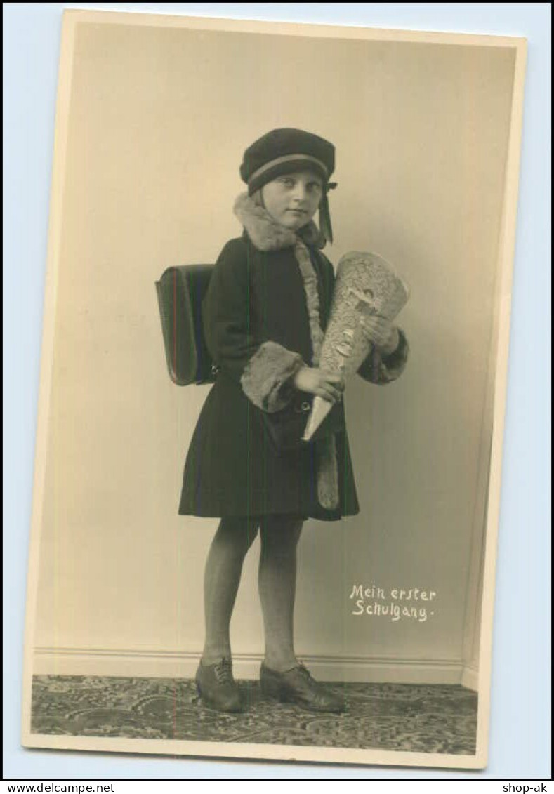 Y4522/ Erster Schulgang Einschulung Mädchen Mit Schultüte Foto AK Ca.1935 - Primero Día De Escuela