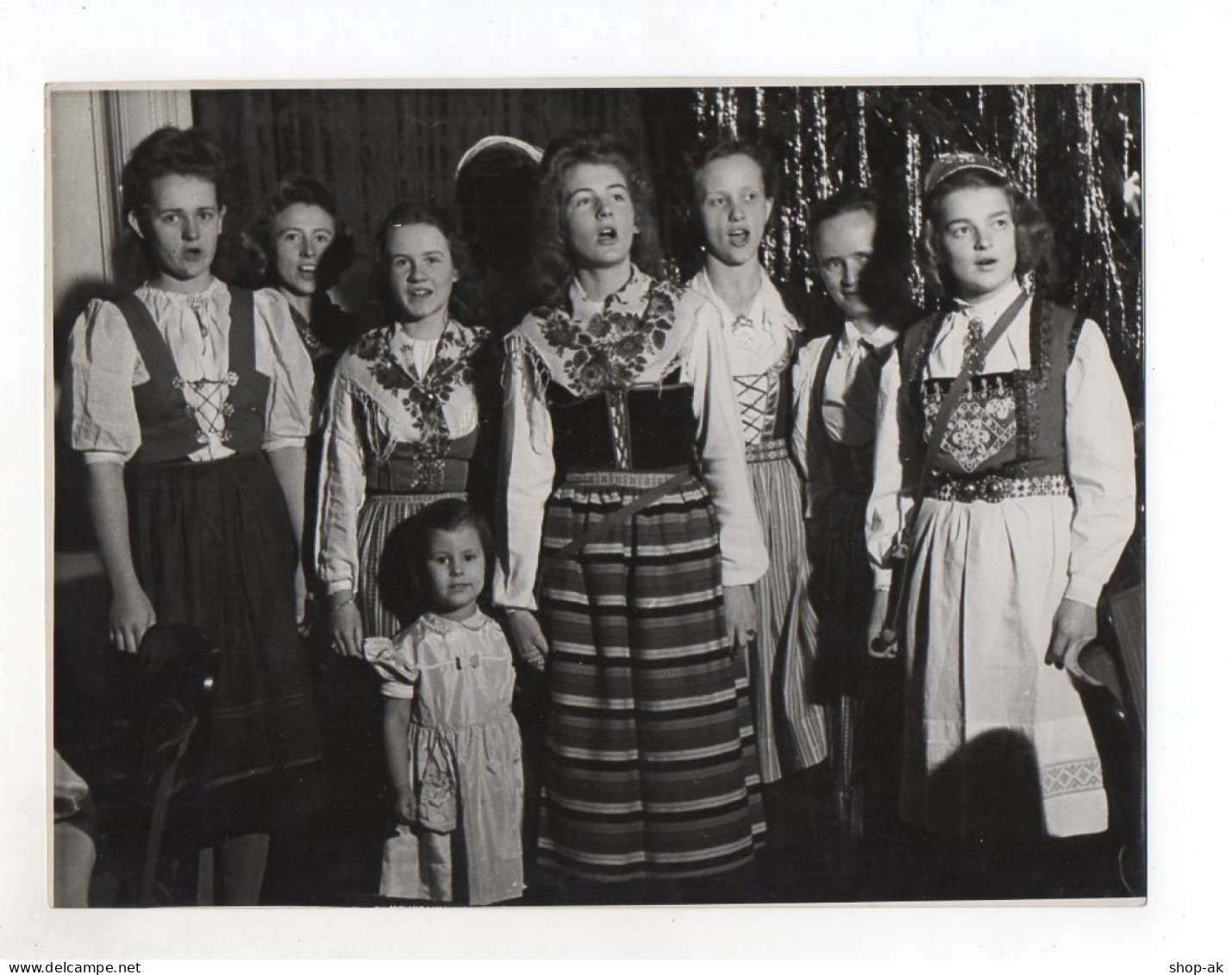F5891/ Luciafest In Schweden  Frauen Singen Trachten Foto Ca.1955 23,5 X 18 Cm - Zonder Classificatie
