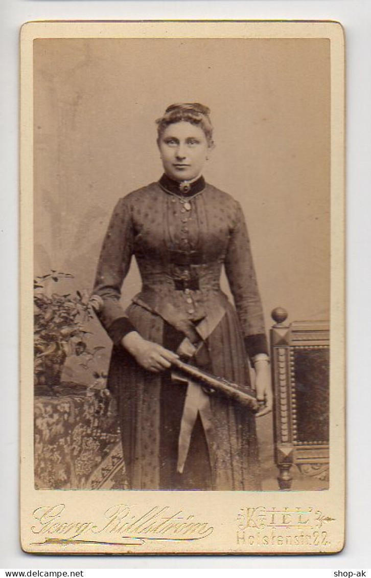 Y643/ CDV Foto Junge Frau  Atelier Georg Billström, Kiel   Ca.1900 - Autres & Non Classés