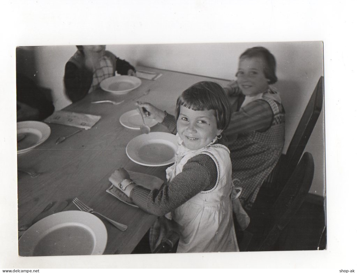 F6174/ Kinder Mädchen Essen Im Kindergarten Foto Ca.1955-60  23 X 16 Cm - Unclassified