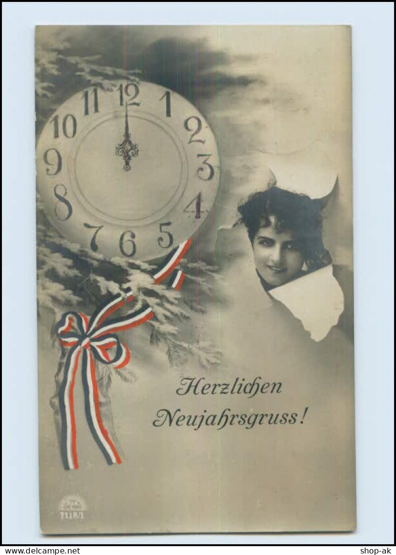 Y541/ Neujahr Fotomontage Foto AK Uhr Frau Patriotik WK1 AK - Año Nuevo