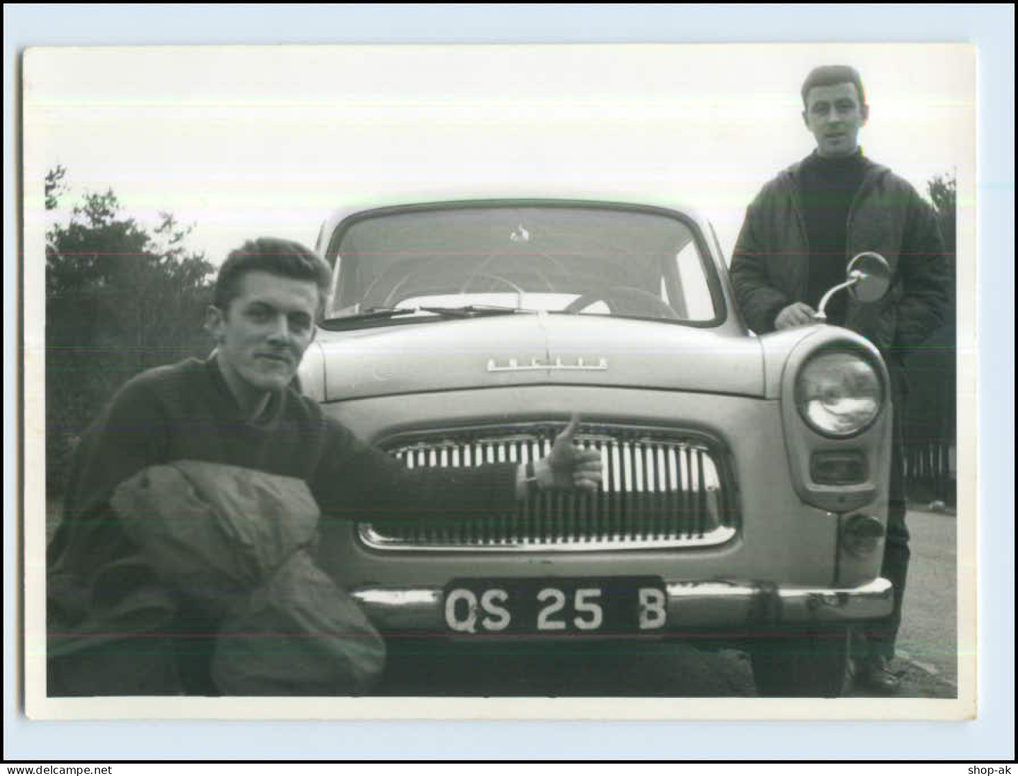 W7E76/ Auto Ford Anglia Foto AK Ca.1960   (b) - Altri & Non Classificati