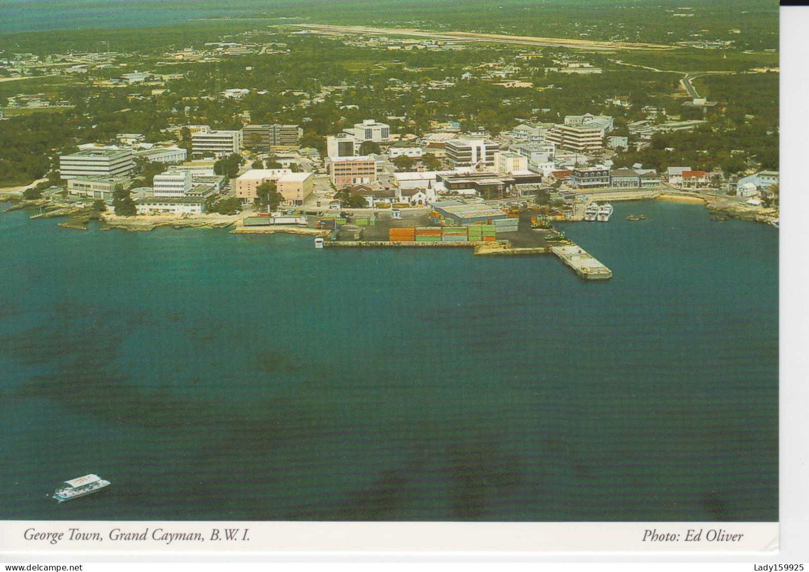 George Town  Grand Cayman B.W.I. Vue De Haut La Ville Le Port Et Petit Bateau Touristes City Small Tourist Boat. CM 2 Sc - Cayman Islands