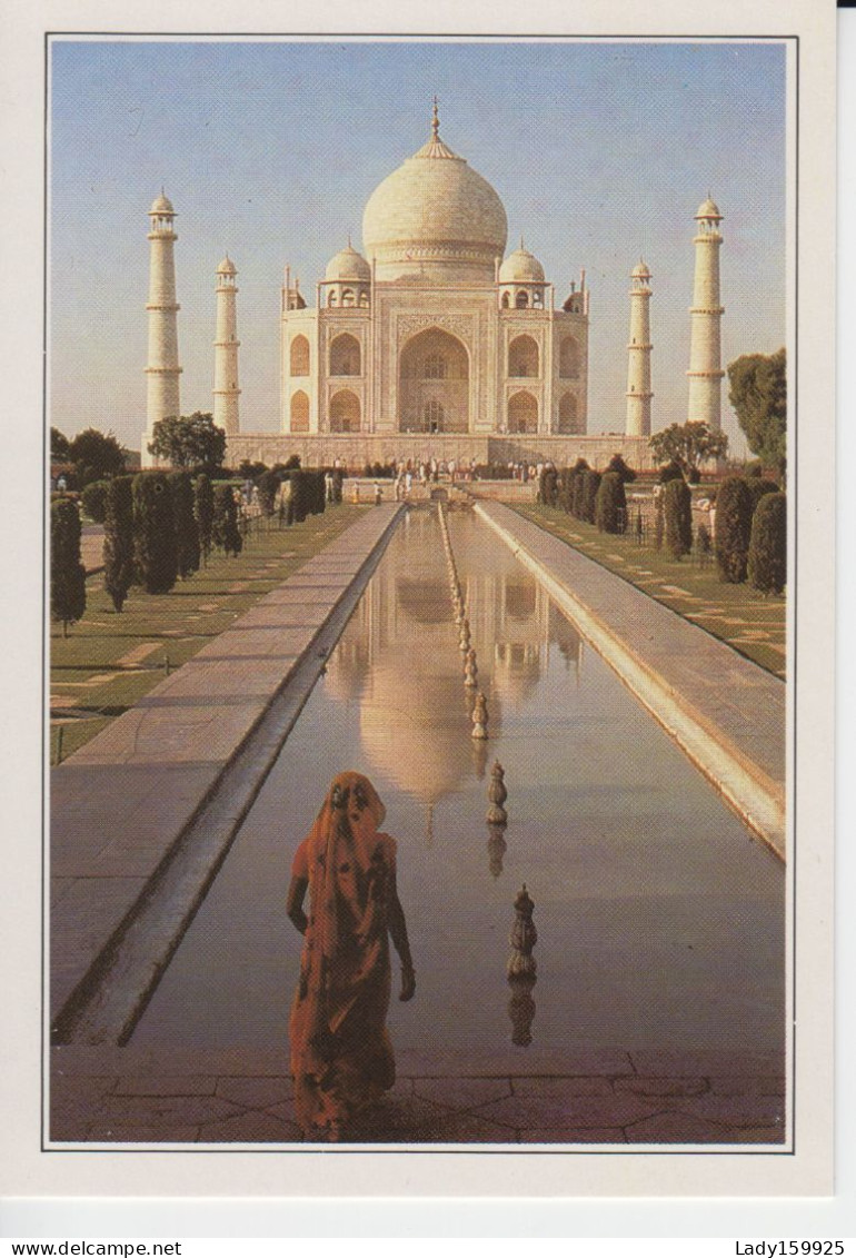 Taj Mahal Mosquée Funéraire Qui Semble Flotter Sur L'horizon Agra Inde, 4 Minarets (40m De Haut) CM 2 Sc - Indien