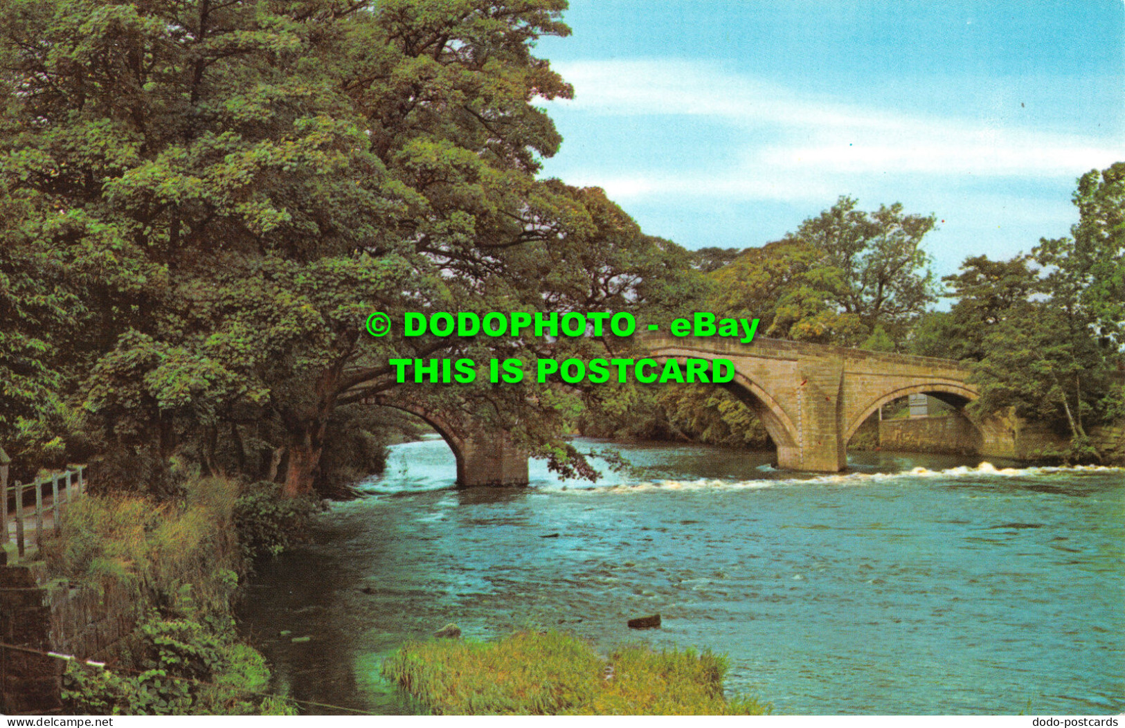 R520846 Ilkley. The Old Bridge. Postcard - Monde